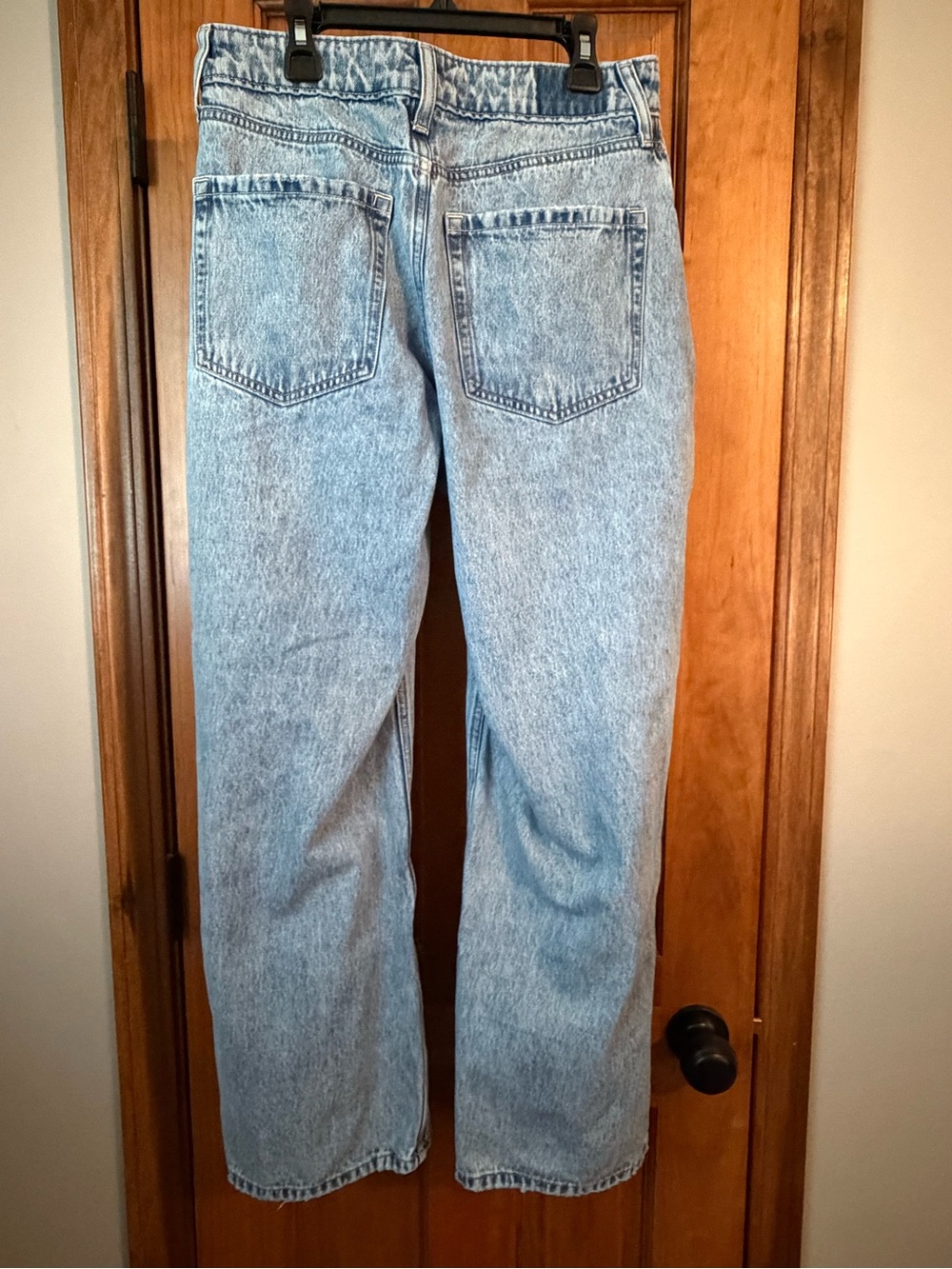 Hollister Light Wash Relaxed Jeans - Picture 2 of 3